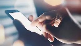 Avances e video hard ai suoi alunni, ai domiciliari prof di religione di Caccamo
