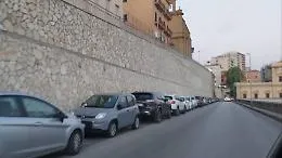 Agrigento, fugge al controllo e si lancia da un muretto: immigrato in prognosi riservata