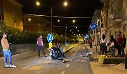 Auto pirata investe due 14enni a Siracusa: uno muore, l'altro &egrave; ferito gravemente