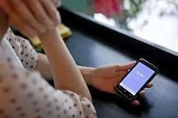Orrore a Palermo: abusa della figlia piccola e la madre lo vede in diretta grazie alla cam del cellulare