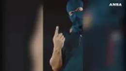 Il poliziotto rapper che spopola sul web: &laquo;Uno sbirro qualunque&raquo;