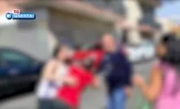Catania, il cameraman picchiato in via Patan&egrave; perch&eacute; filmava le auto abbandonate