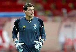 Iker Casillas , il coming out &egrave; un giallo: &laquo;Sono gay, rispettatemi&raquo;. Ma poi cancella il post