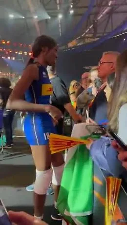 Le lacrime di Paola Egonu: &laquo;Mi hanno chiesto se sono italiana&raquo;