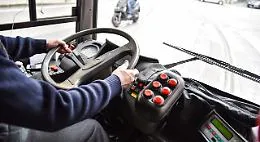 Rischia di soffocare per una caramella di traverso sul bus Vittoria-Catania: salvata dall'autista