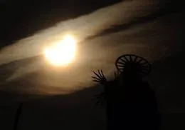 Il Sole d&agrave; spettacolo: eclissi parziale visibile anche dall'Italia