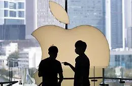 Covid 19: in Cina lockdown per 600.000 persone, fuga dalla pi&ugrave; grande fabbrica di iPhone