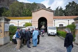Porta fiori al padre sepolto ai Rotoli ma non sa se la salma &egrave; ancora l&igrave;