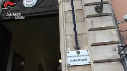 Catania, fiumi di droga con il benestare dei clan: 10 arresti (video)