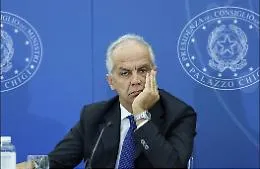 Navi Ong, il pugno duro di Piantedosi: &laquo;Humanity 1 resti in rada a Catania, ma chi non ha diritto non sbarca&raquo;
