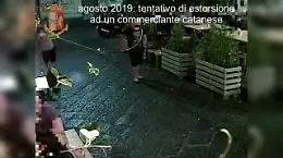 Catania, gli estortori ripresi mentre minacciano un commerciante: &laquo;Paga oppure...&raquo;