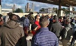 Sciopero petrolchimico, il tavolo del governo manda in tilt l&rsquo;unit&agrave; sindacale: Uil si sfila