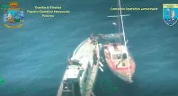 Migranti, in 48 su un veliero soccorsi e sbarcati a Pozzallo