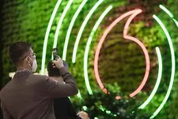 Vodafone: in 6 mesi ricavi da servizi +2,5%, ebit +12%