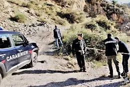 Cava abusiva di pietra arenaria in fondo privato nel Messinese: denunciato il proprietario