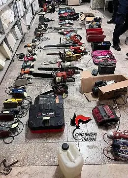 "Bazar" di merce rubata nel Trapanese: un arrestato e 11 indagati