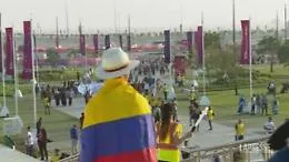 Qatar 2022, migliaia di tifosi in festa fuori dallo stadio Al Bayt di Doha