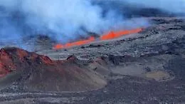 Hawaii, si risveglia il vulcano attivo pi&ugrave; grande del modno: il Mauna Loa torna a eruttare dopo 38 anni