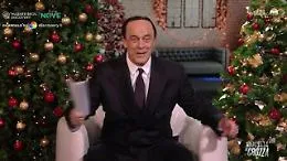 Crozza-Berlusconi e la battuta ai giocatori del Monza: &laquo;Ma adesso non si pu&ograve; neppure dire pullman?&raquo;