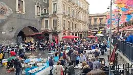 La Pescheria di Catania, spettacolo straordinario tra storia e folklore: ecco come si &egrave; trasformata anche nel cuore della movida