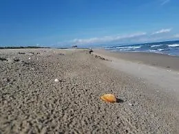 Il corpo di un 45enne trovato cadavere sulla spiaggia di Agnone Bagni