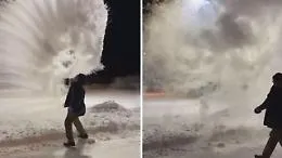 Montana, come si forma una &laquo;nuvola&raquo; gelata gettando l'acqua nell'aria a -27 gradi
