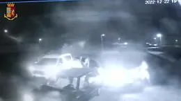 La polizia di Catania intercetta a Belpasso tre uomini pronti a fare una rapina: le concitate fasi dell'arresto (video)