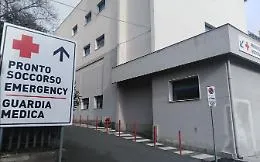 Militello, si presenta di notte al pronto soccorso e aggredisce un medico e un'infermiera