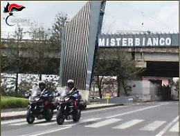 Beccato mentre ruba ponteggi a Misterbianco