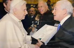 Maglie e camicie da un sarto siciliano per Papa Ratzinger: &laquo;Il nostro un rapporto di straordinaria intimit&agrave;&raquo;