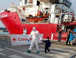 Migranti, Piantedosi: &laquo;Sicilia e Calabria non devono essere campo profughi d'Europa&raquo;