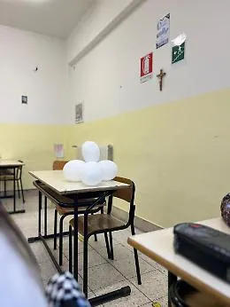 Casamicciola:palloncini sul banco di Michele vittima della frana