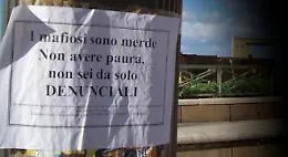 Catania, rifiuta di pagare il pizzo e denuncia: ma l'estorsore libero lo minaccia e lo aggredisce
