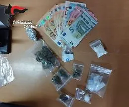 Catania, il reddito di cittadinanza non gli bastava: arrestato spacciatore