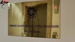 Corruzione Catania, soldi e viaggi dietro prescrizione e vendita di farmaci: 9 misure interdittive