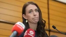 Nuova Zelanda, la premier Jacinda Ardern si dimette in lacrime: &laquo;Sono esausta&raquo;