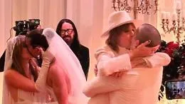 Il &laquo;matrimonio&raquo; dei Maneskin a Roma: la band si &egrave; giurata unione eterna