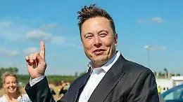 Tesla, Musk potrebbe lasciare: l'alert della presidente Robyn Denholm agli azionisti