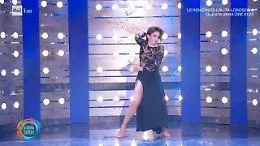 &laquo;Anche noi sordi ce la possiamo fare&raquo;, la palermitana Carmen Diodato balla: performance da standing ovation