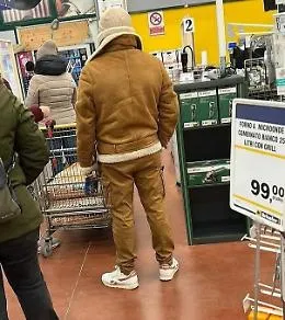 Dai meme all&rsquo;outfit uguale a quello del giorno dell&rsquo;arresto, l&rsquo;esperto: &laquo;Nessuna emulazione, c&rsquo;&egrave; una frattura tra etica ed estetica&raquo;