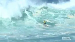 Surf spettacolo alle Hawaii: torna una delle gare pi&ugrave; prestigiose del mondo