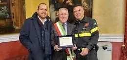 Agrigento, assieme ad un cittadino del Camerun, salv&ograve; la vita ad un uomo che stava annegando: ricompensa al dirigente della Uil, Antonio Piazza