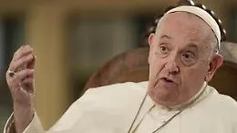Papa Francesco, &laquo;Io sto bene anche se potrei morire domani. Ratzinger? Ho perso un pap&agrave;&raquo;