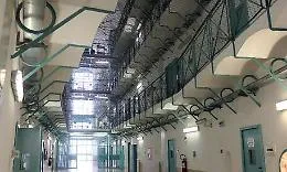 Sottrae le chiavi a poliziotto penitenziario e tenta di aprire le altre celle: tensione all'Ucciardone