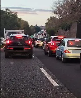 Traffico "imbottigliato" sulla A18 tra Giarre e S. Gregorio: giorni di "passione" per automobilisti