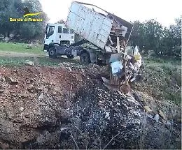 Siracusa, sequestrati 250 mila euro in contanti all'imprenditore che smaltiva eternit illecitamente
