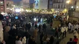 Sant'Agata, la folla in attesa della Salita dei Cappuccini: &egrave; una delle tappe clou del fercolo