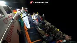 Lampedusa, doppio sbarco nella notte: salvati 41 migranti in arrivo dalla Libia