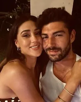 Coppia Rodriguez-Moser, lui fuori di casa per un tradimento?