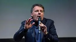 Renzi cita Shakira: &laquo;Il Pd? Da me e Calenda a Speranza: hanno scambiato una Ferrari con una Twingo&raquo;